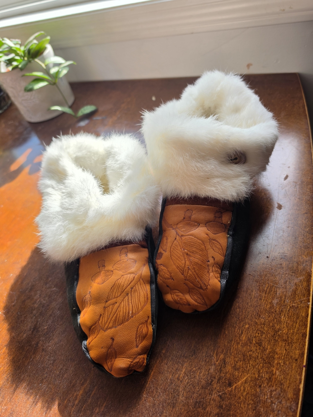 Women's Faux Fur Lined Leather Slippers - White Fur, Tan Upper